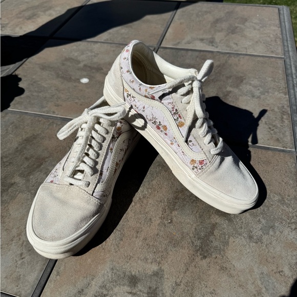 Vans - Picture 5 of 7